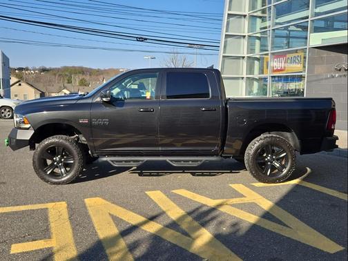 2017 RAM 1500 Night Crew Cab 4x4 5'7' Box