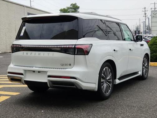 2025 INFINITI QX80 Luxe