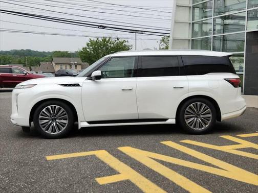 2025 INFINITI QX80 Luxe