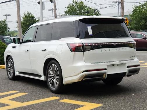 2025 INFINITI QX80 Luxe