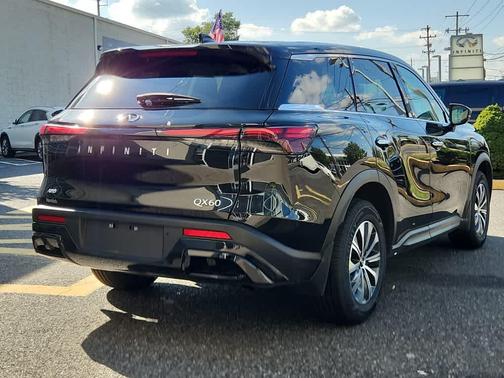 2023 INFINITI QX60 Pure