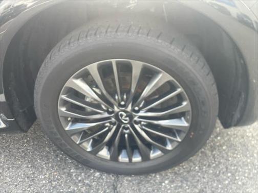 2024 INFINITI QX80 SENSORY AWD