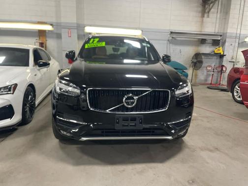 2017 Volvo XC90 T6 Momentum