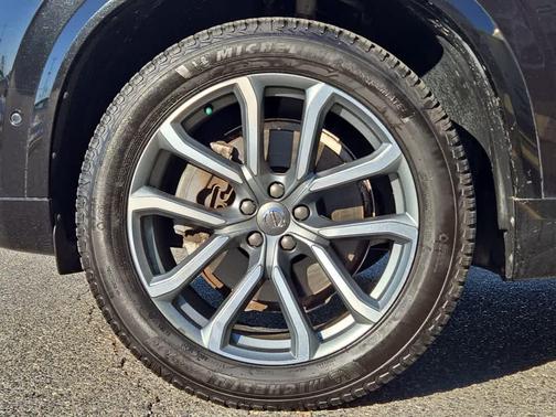 2017 Volvo XC90 T6 Momentum