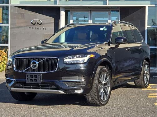2017 Volvo XC90 T6 Momentum