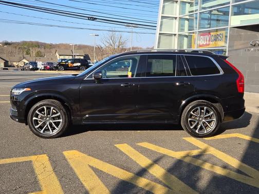 2017 Volvo XC90 T6 Momentum