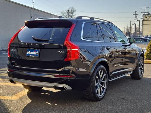 2017 Volvo XC90 T6 Momentum