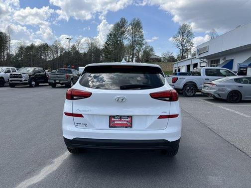 Dazzling White 2019 Hyundai TUCSON SE