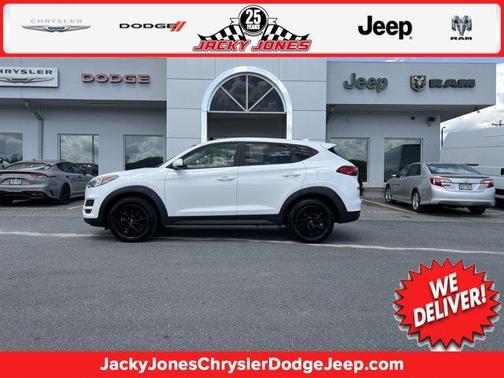 Dazzling White 2019 Hyundai TUCSON SE