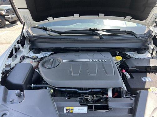 Bright White Clearcoat 2016 Jeep Cherokee Trailhawk