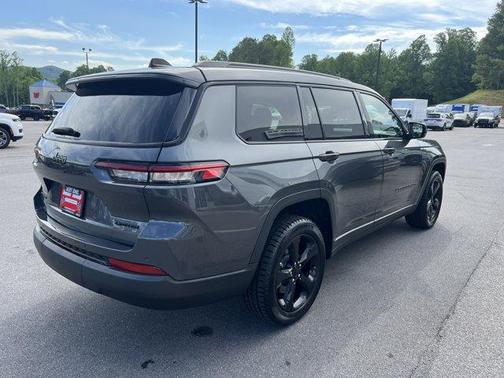 Metallic 2023 Jeep Grand Cherokee L Limited
