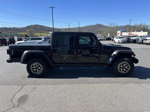 Black Clearcoat 2023 Jeep Gladiator Rubicon