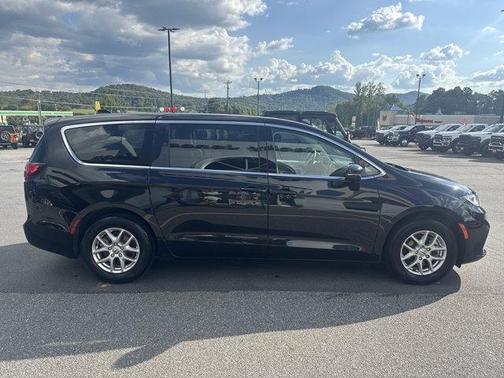 2024 Chrysler Pacifica Touring-L