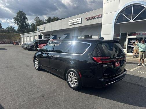 2024 Chrysler Pacifica Touring-L