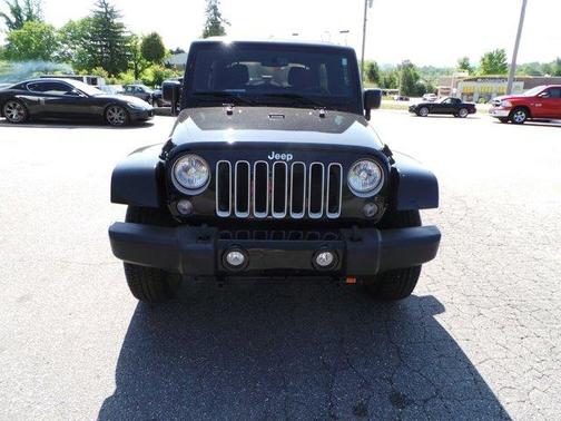 Photo 2 of 14 of 2016 Jeep Wrangler Unlimited Sahara