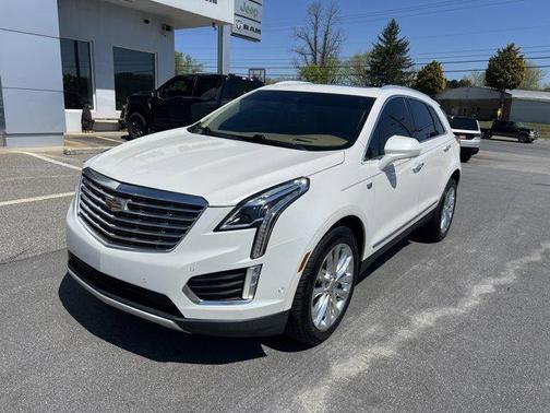 Crystal White Tri-Coat 2017 Cadillac XT5 Platinum