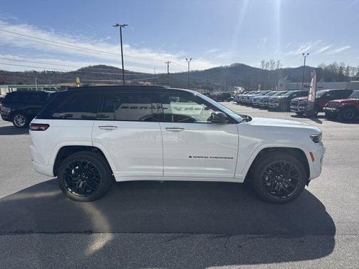2025 Jeep Grand Cherokee Summit