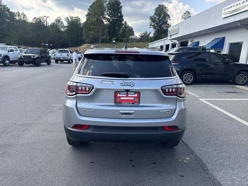 2023 Jeep Compass Latitude Lux