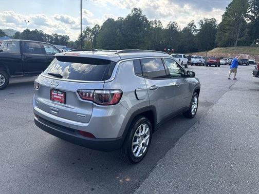 2023 Jeep Compass Latitude Lux