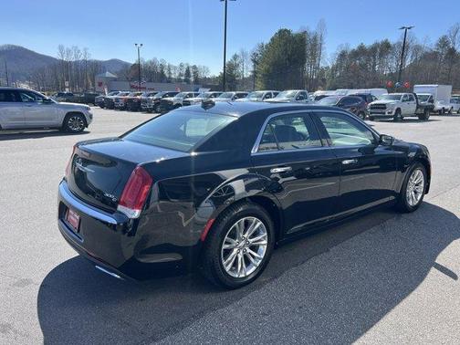 2015 Chrysler 300C Base
