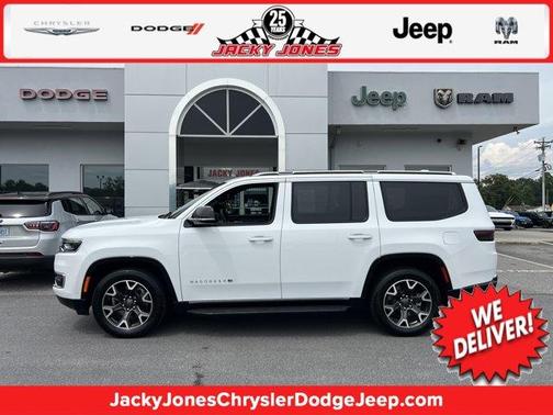 Bright White Clearcoat 2023 Jeep Wagoneer Series III