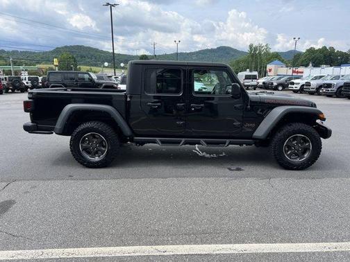 Black Clearcoat 2023 Jeep Gladiator Rubicon