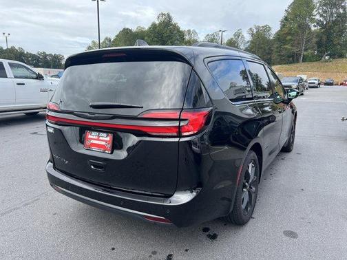 2024 Chrysler Pacifica Touring-L
