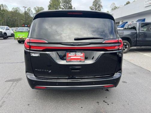 2024 Chrysler Pacifica Touring-L