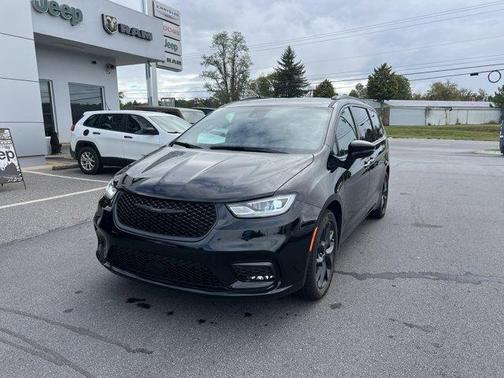 2024 Chrysler Pacifica Touring-L