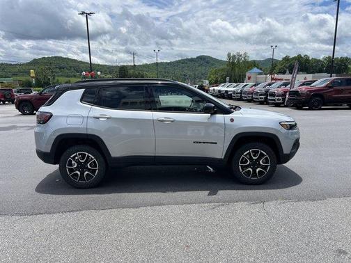 2024 Jeep Compass Trailhawk