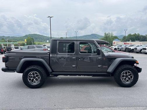 Granite Crystal Clearcoat Metallic 2026 Jeep Gladiator Shadow Ops