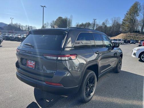 2026 Jeep Grand Cherokee Laredo