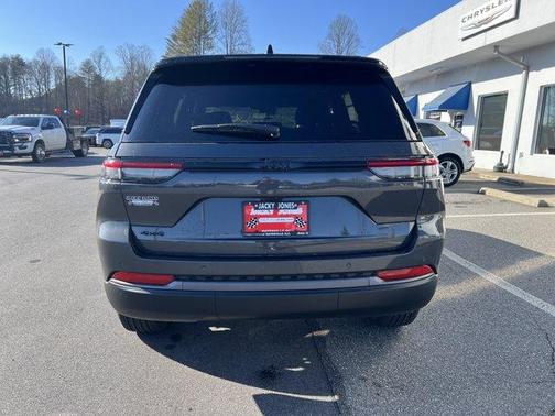 2026 Jeep Grand Cherokee Laredo