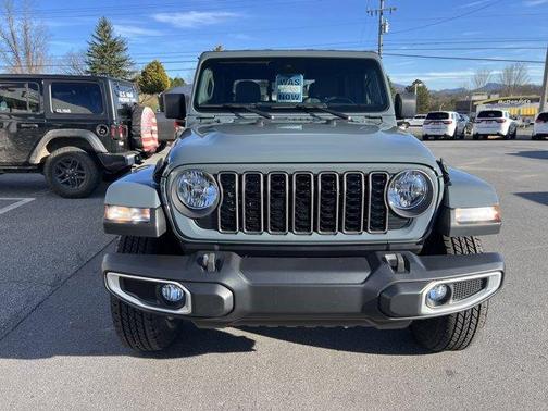 2024 Jeep Gladiator Sport