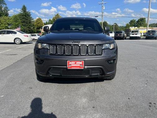 Granite Crystal Clearcoat Metallic 2017 Jeep Grand Cherokee Altitude