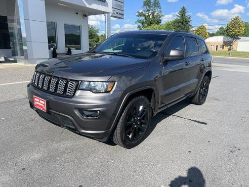 Granite Crystal Clearcoat Metallic 2017 Jeep Grand Cherokee Altitude