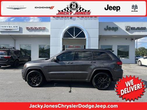 Granite Crystal Clearcoat Metallic 2017 Jeep Grand Cherokee Altitude