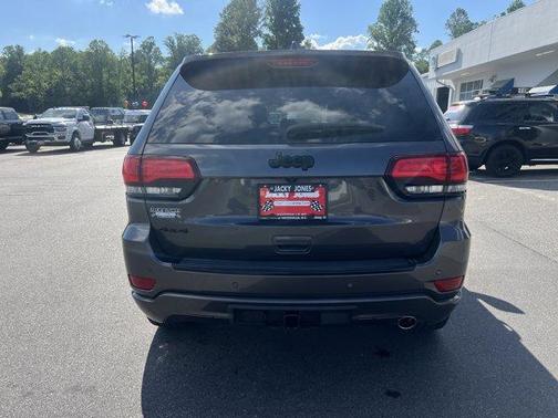 Granite Crystal Clearcoat Metallic 2017 Jeep Grand Cherokee Altitude