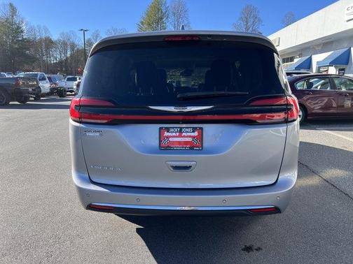 2021 Chrysler Pacifica Touring-L