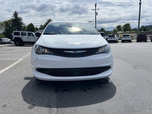 2026 Chrysler Voyager LX