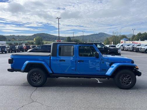 2024 Jeep Gladiator Sport