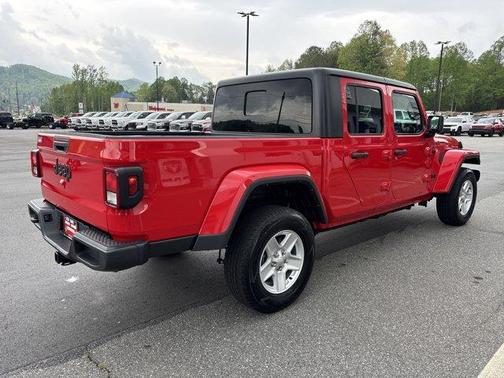 2023 Jeep Gladiator Sport