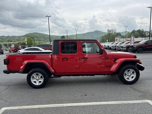 2023 Jeep Gladiator Sport