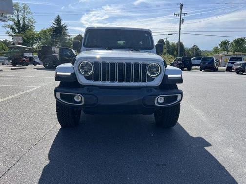 Bright White Clearcoat 2025 Jeep Wrangler Sahara