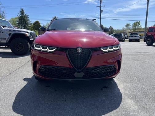 Rosso 2025 Alfa Romeo Tonale Base