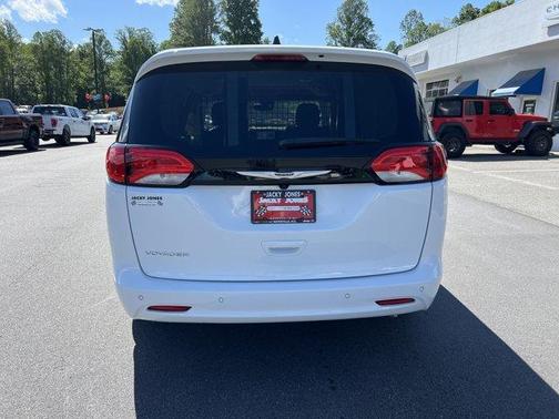 2024 Chrysler Voyager LX