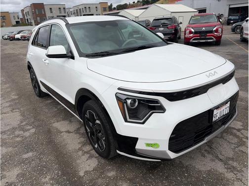 Snow White Pearl 2023 Kia Niro EV Wind