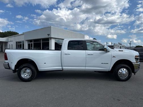 2026 RAM 3500 Laramie 4x4 Crew Cab 8 Box