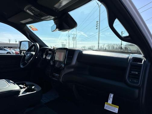 2026 RAM 3500 Tradesman 4x4 Crew Cab 8 Box