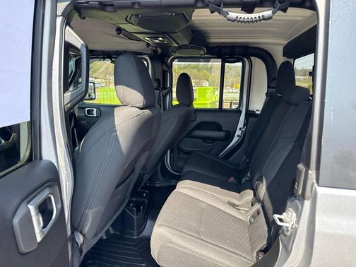 Billet Silver Metallic Clearcoat 2020 Jeep Gladiator Overland